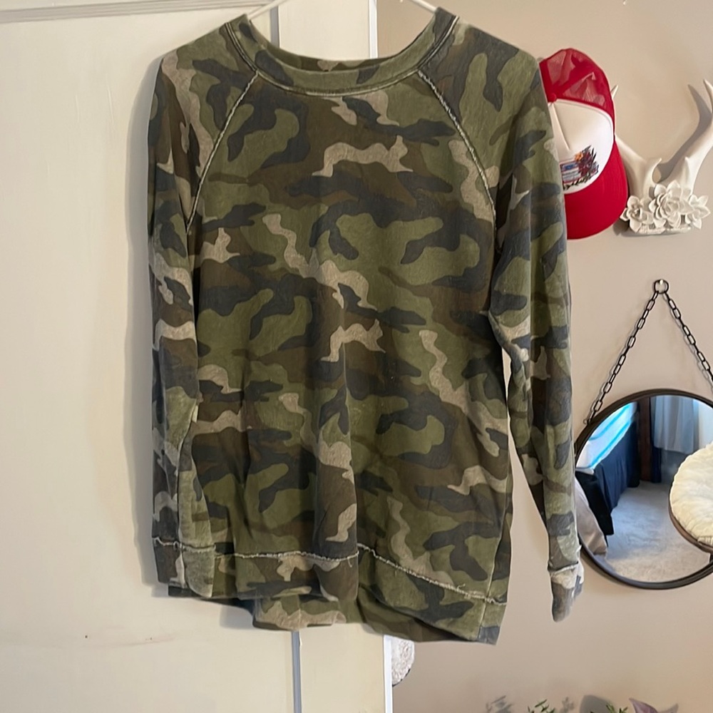 Camo American Eagle crewneck sweater
